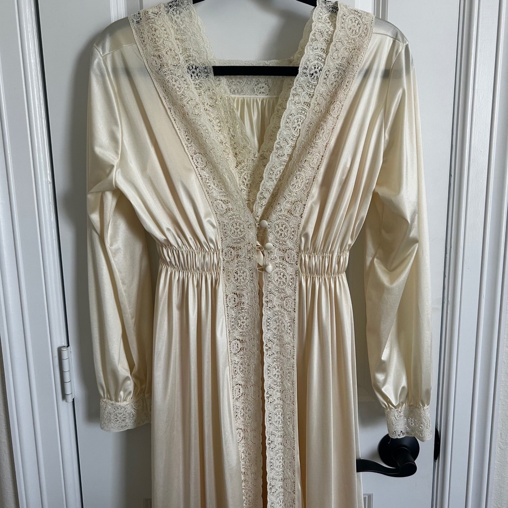 VTG Miss Elaine Cream Satin Lace Nightgown Robe Set Made USA Romantic Old money